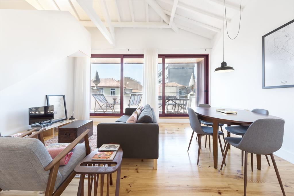 Lovelystay - Top Floor Balcony Apartment Porto Kültér fotó