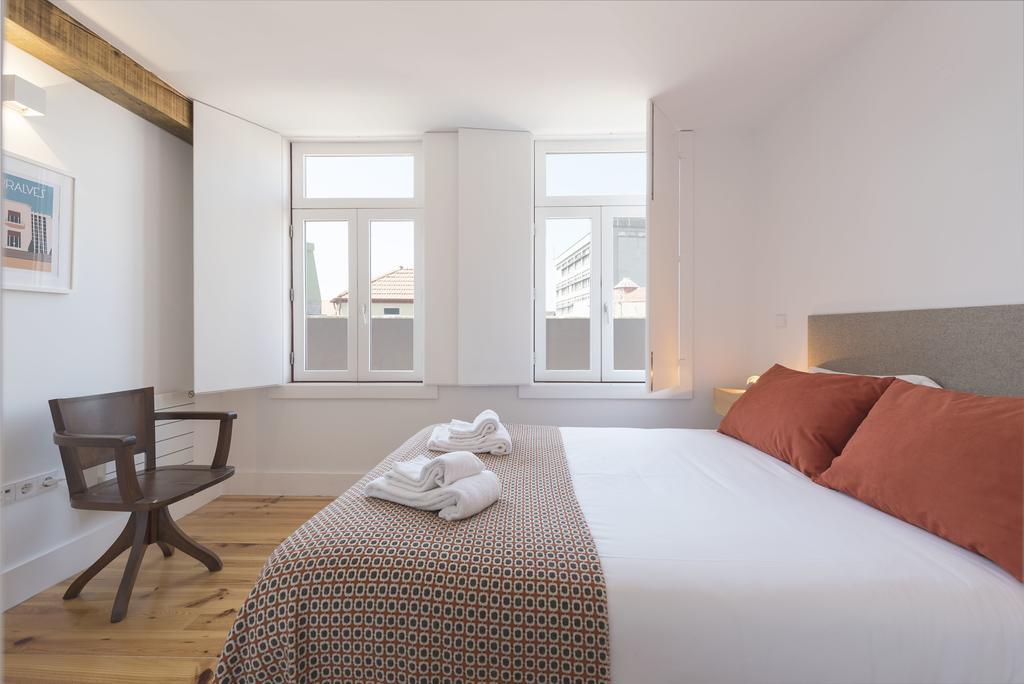 Lovelystay - Top Floor Balcony Apartment Porto Kültér fotó